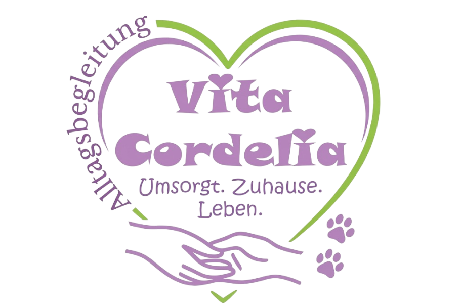 Herz mit lila und grünen Linien, innen steht Vita Cordelia, darunter umsorgt. zuhause. leben, darunter zwei sich reichende stilisierte Hände, rechts unten, außerhalb 2 Pfotenabdrucke auf dem linken Herzbogen steht Alltagsbegleitung